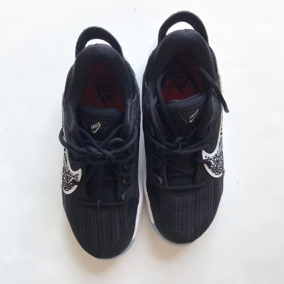 Nike Zoom freak 2 black sneakers EUC size 2 youth - Picture 4 of 10